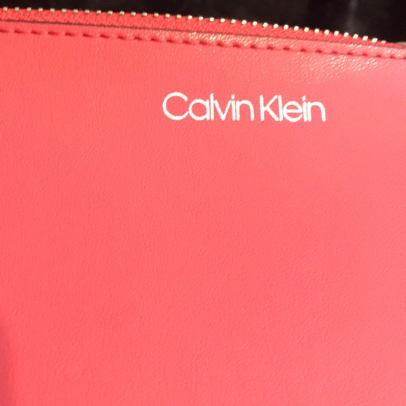 Calvin Klein Convertible Handbag/Backpack W/Wallet - Picture 10 of 16